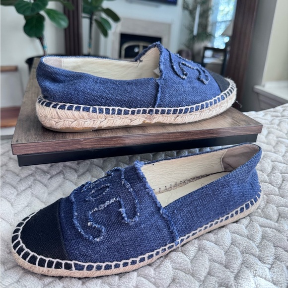 CHANEL Navy Canvas CC Espadrilles Black Cap Toe Size 7.5 W - Picture 2 of 8